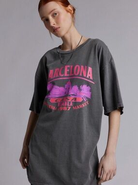 Urban Outfitters Graphic Oversized T-Shirt Dress Barcelona in Charcoal NWT